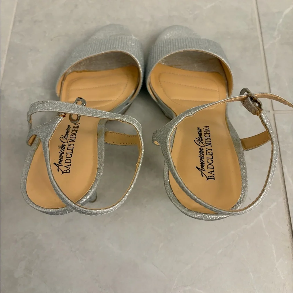 Badgley Mischka Shimmering Silver Heels size 8.5 - Picture 6 of 7